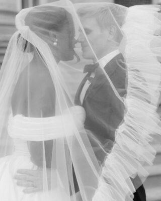 We love to see how you complete your bridal look with our Tiffany veil 🥰

Photos - @bonphotage 
.
.
#wedding #weddingday #weddingdress #weddinginspiration #weddingplanning #weddingplanner #weddingveil #bride #veil #bridedress